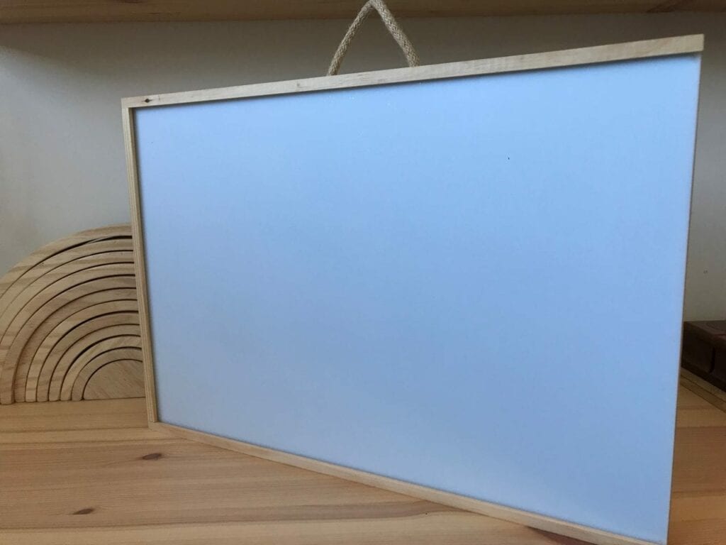 Cómo hacer una caja de luz diy Reggio Emilia 01